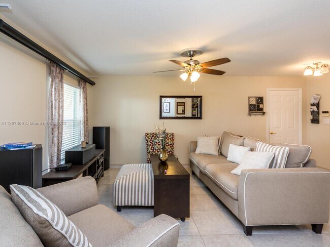 Foto del edificio - 17068 NW 22nd St