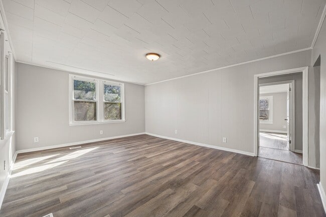 Foto del edificio - Freshly painted 3-bed, 2-bath home in the firestone are of Gastonia!