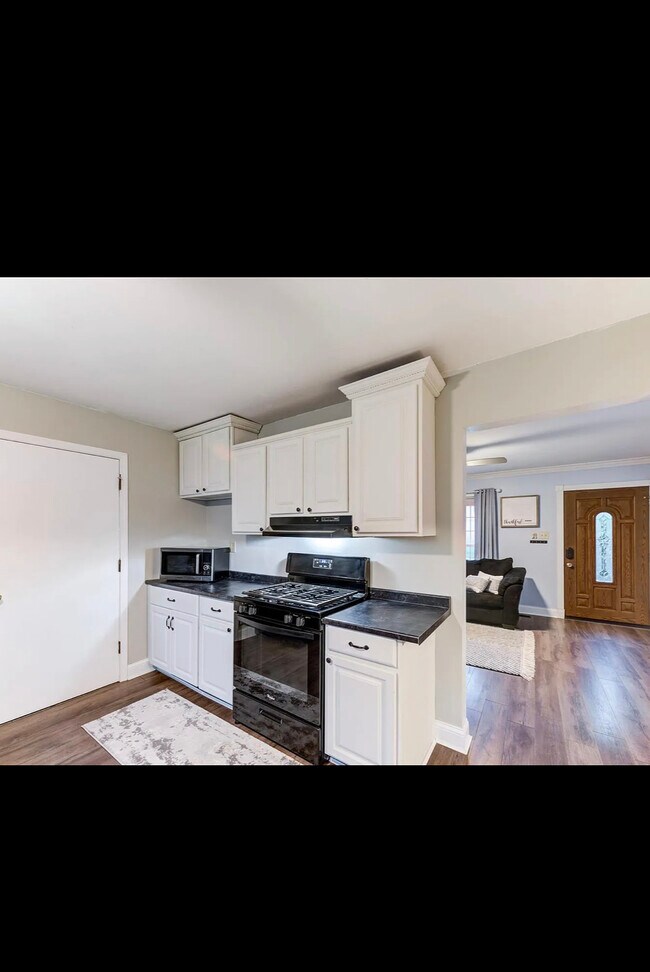 Building Photo - 172 Chinon Dr