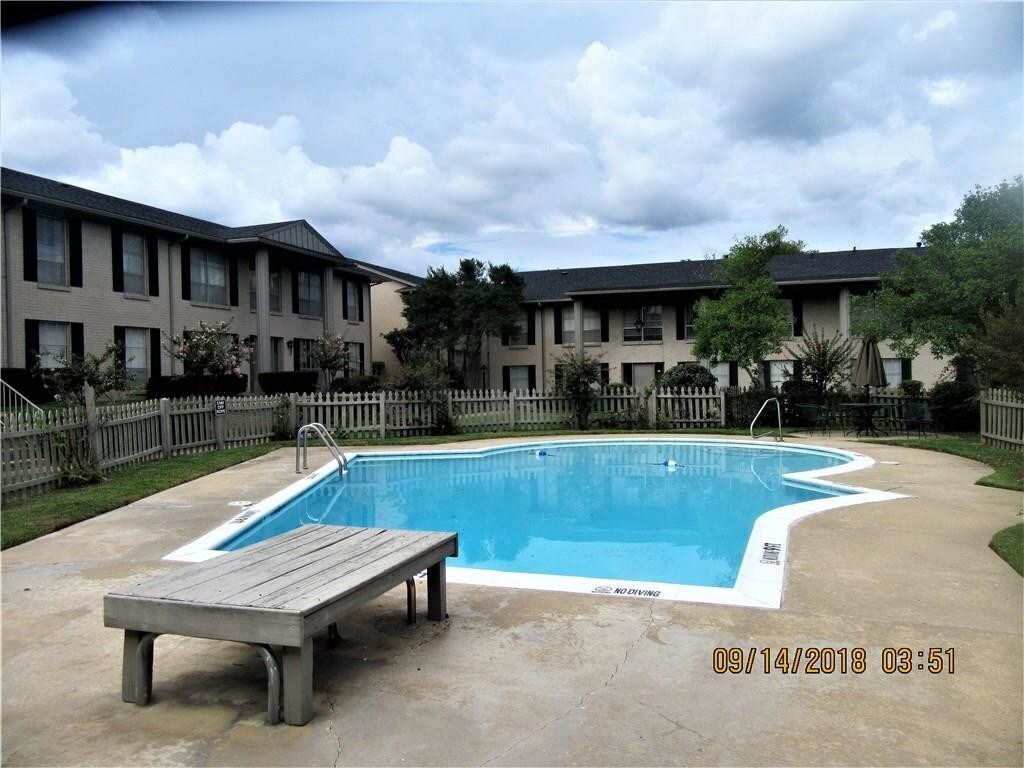 Foto principal - 820 N Sam Rayburn Fwy