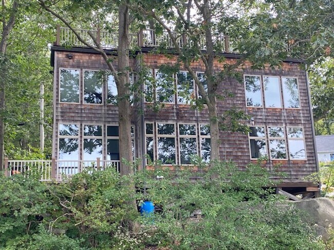 Foto del edificio - Year-Round Riverfront Home in Gloucester (Pet-Friendly)