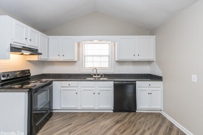 Foto del edificio - 8815 Woodbine Dr