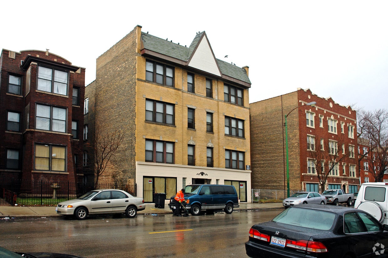 Building Photo - 4934-4936 N Kedzie