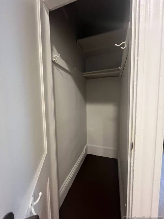 Building Photo - 153 Kelton St