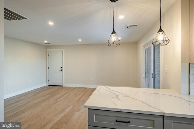 Building Photo - 530 Washington Ave