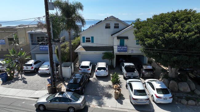 Building Photo - 6575 Del Playa Dr