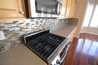 Building Photo - 642 W Raven Dr