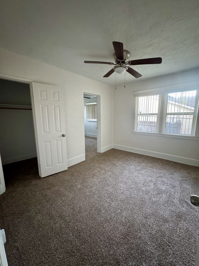 Dormitorio 2 - 309 W Heald Ave