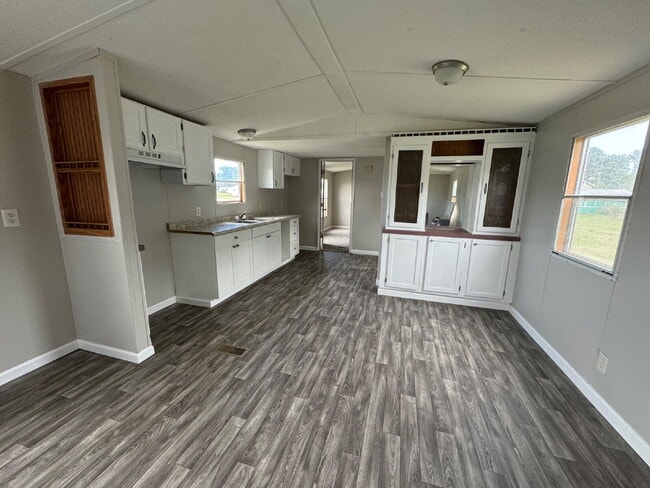 Building Photo - 3 BR | 2 BA Mobile Home in Pikeville *Trash Pick-Up Included*