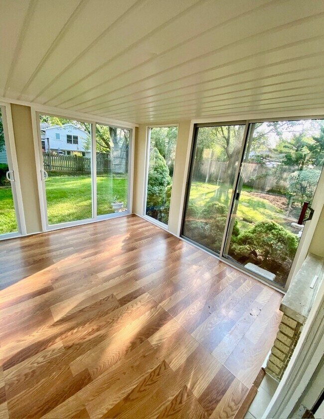 Foto del edificio - 1119 Crest Ln