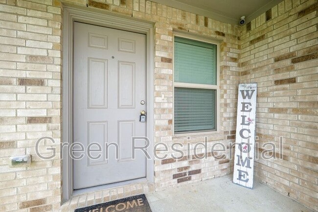 Building Photo - 2909 Mallorca Dr