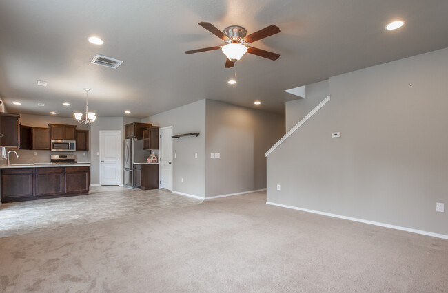 Building Photo - Beautiful 4 Bedroom 2.5 Bath River Run Home