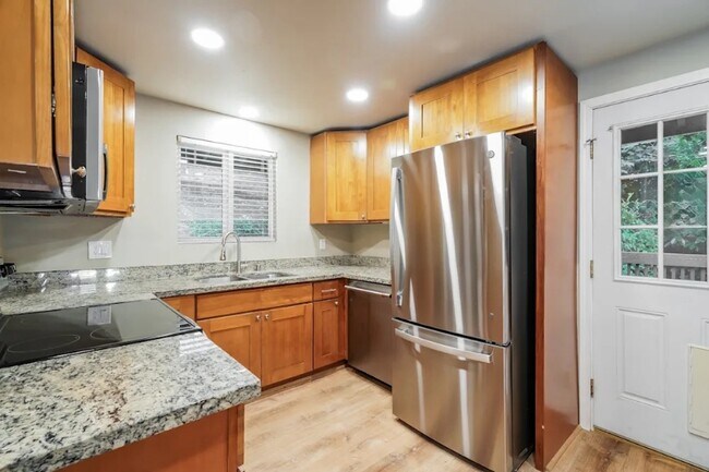 Foto del edificio - 23048-23016 16th Ave S