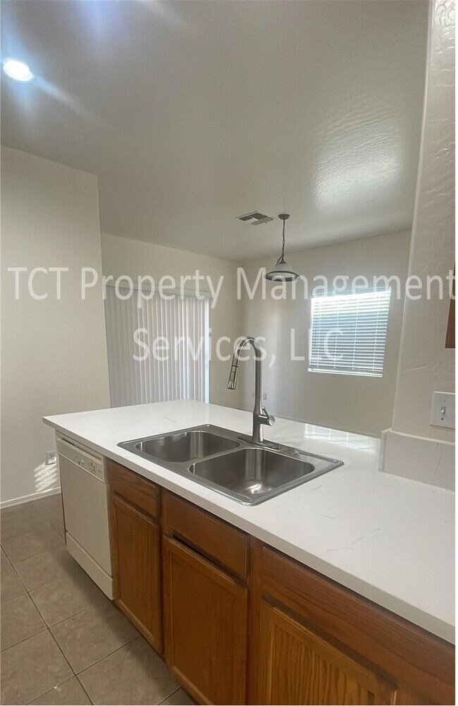 Foto del edificio - 3 Bedroom/2 Bath Phoenix Home Close to I-10 and 101