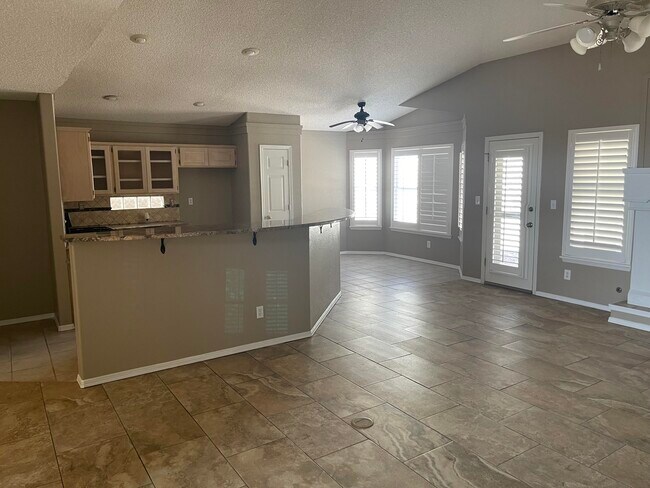 Foto del edificio - 1416 Black Ridge Dr