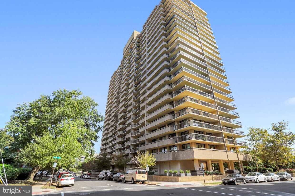 400 Madison St Unit 2006, Alexandria, VA 22314 Condo for Rent in