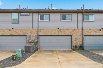 Building Photo - 8038 Scanlan Trce