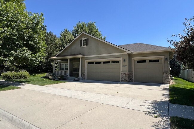 Foto del edificio - Beautiful 3 bed 2 bath home in The Preserv...