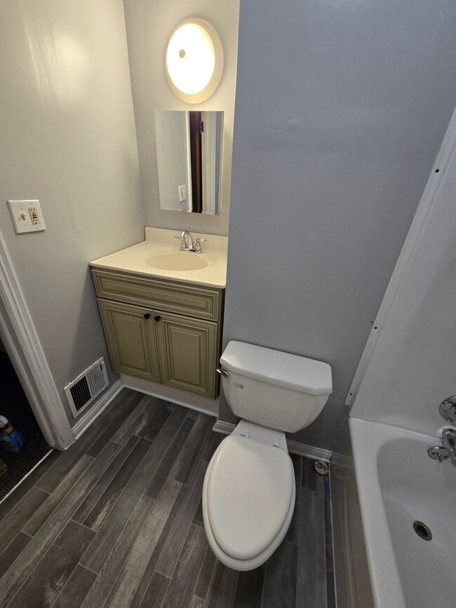 Foto del edificio - Renovated & Move-In Ready 2BR/1BA Home