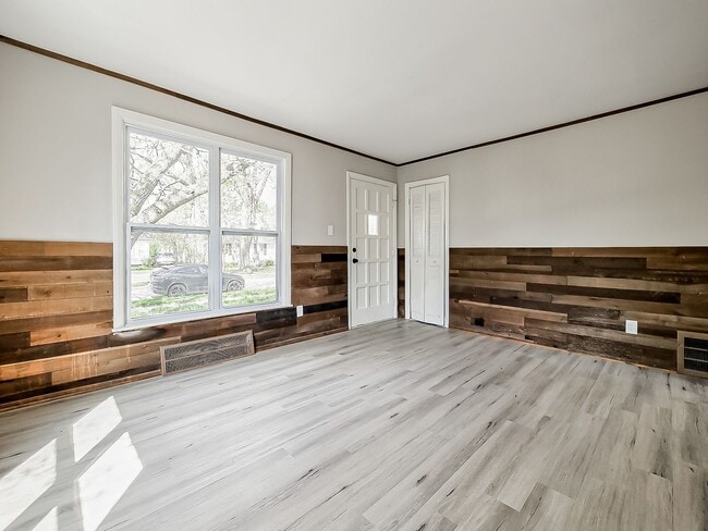 Building Photo - Welcome to this beautiful 3 bedroom, 1 bat...