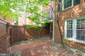 Building Photo - 1956 N Cleveland St