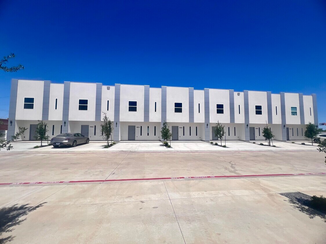 1011 Emerald Valley Dr, Laredo, TX 78043 Condo for Rent in Laredo, TX