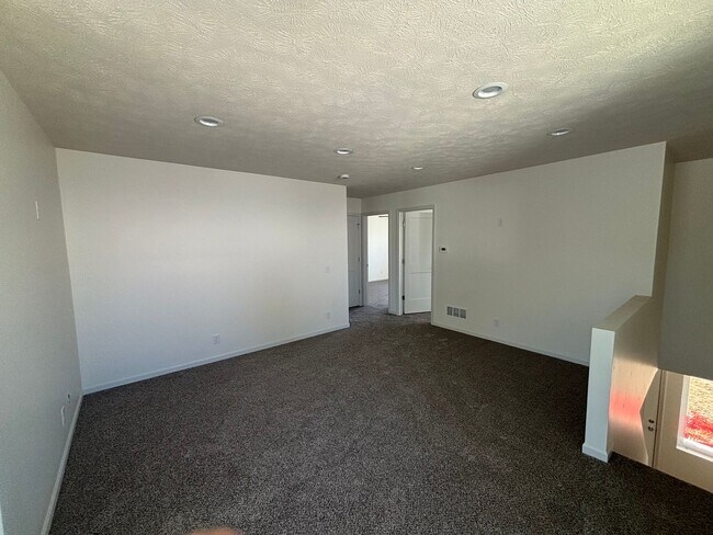 Foto del edificio - Available now! Brand New 3 Bedroom 2 Bath ...