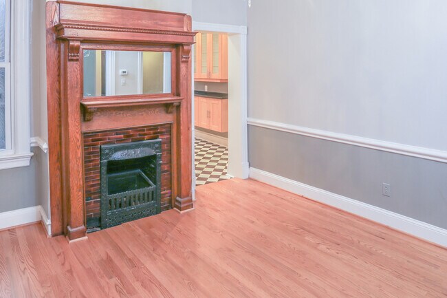 Foto del edificio - Beautiful Abode in Bloomingdale! Parking I...