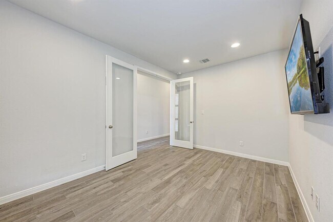 Building Photo - 133 Bauer Lp