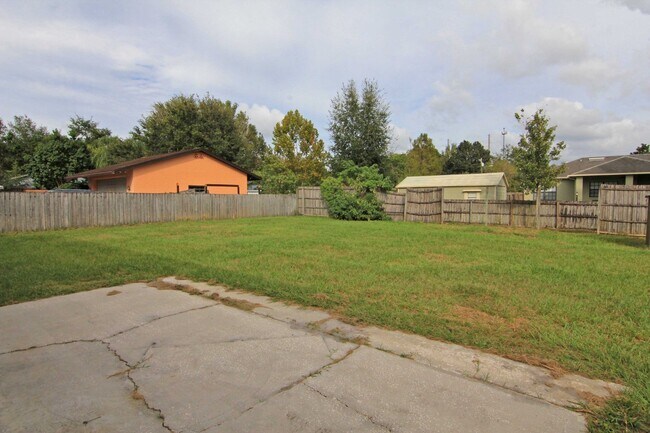 Foto del edificio - 4/2 with Huge Fenced Yard in Lovely Oviedo