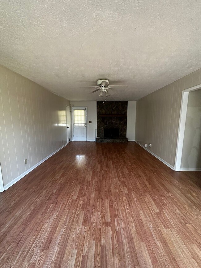 Building Photo - 1618 Circle Dr