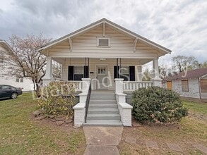 Building Photo - 2120 N Johnston Ave