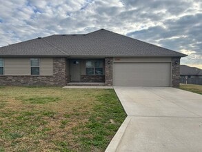 Building Photo - 1308 S Calabria Ave