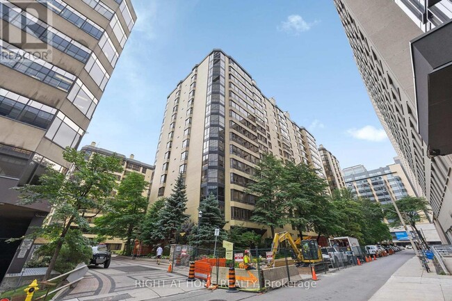 Building Photo - 280 Simcoe St