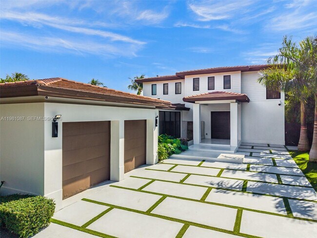 Building Photo - 710 S Shore Dr