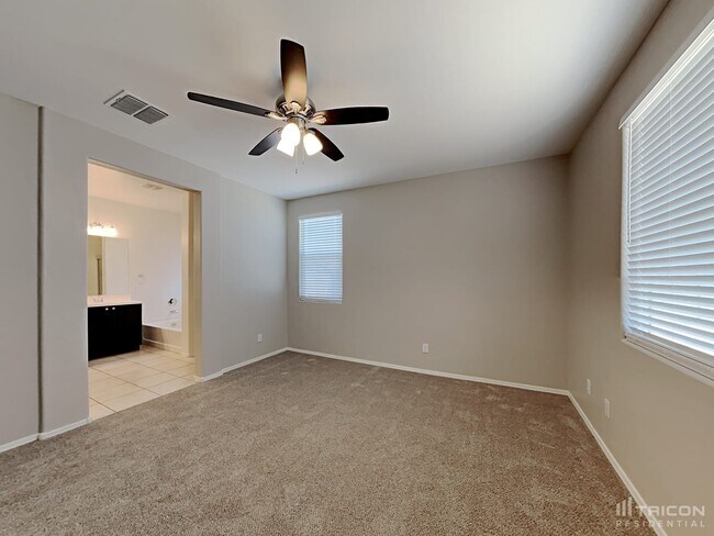 Foto del edificio - 2705 S 116th Ave