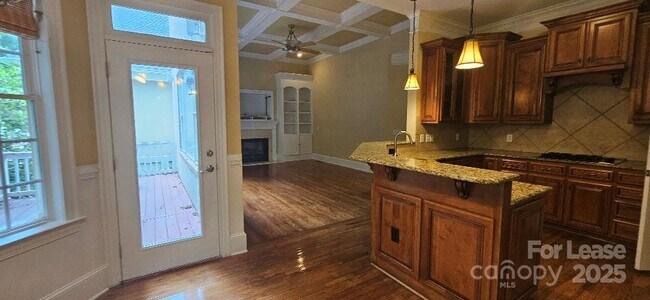 Building Photo - 6926 Linkside Ct