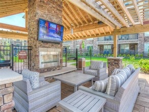 Building Photo - WaterCrest at City Center