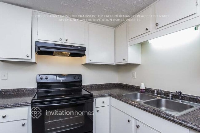 Building Photo - 4015 N Quail Dr