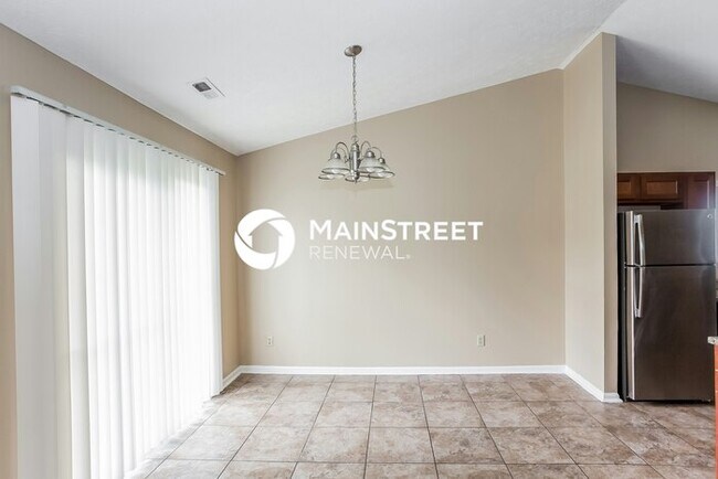 Foto del edificio - 3 Bedroom Pet-Friendly Home in Indianapolis, IN with Main Street Renewal