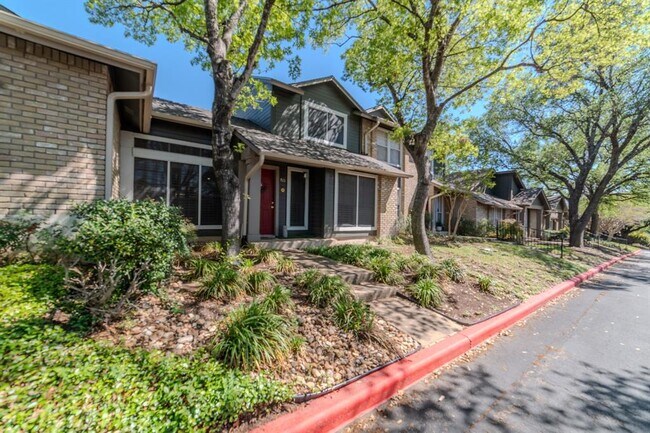 Foto del edificio - 1015 E Yager Ln