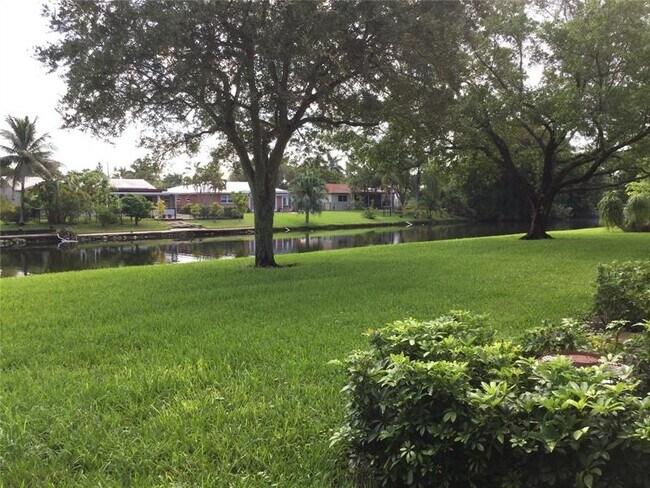 Building Photo - 7886 Dixie Beach Cir