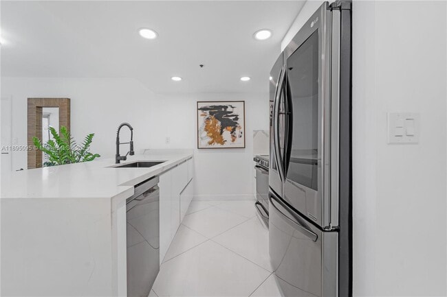 Foto del edificio - 7601 E Treasure Dr