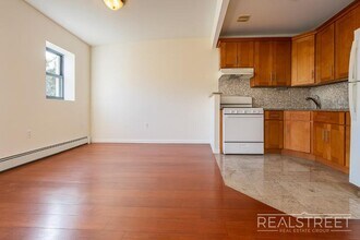 Building Photo - Lovely 3 Bed in Bed Stuy!