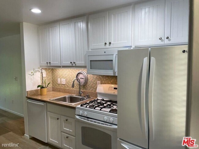 Foto del edificio - 2 br, 2 bath House - 3855 Rambla Pacifico ...