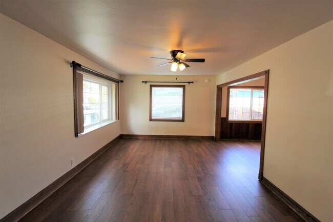 Foto del edificio - Quaint Midtown Ventura Home