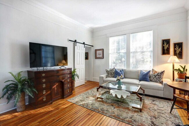 Foto del edificio - 306 E Victory Dr