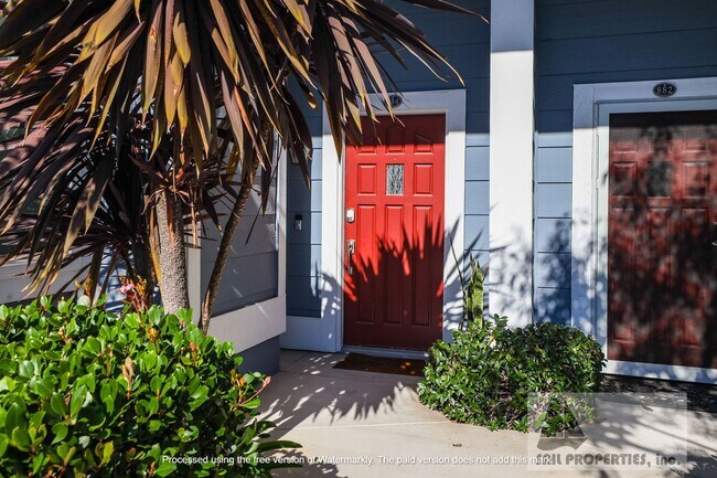 Building Photo - Gorgeous Remodeled Condo in Newport Beach!
