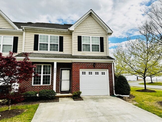 Building Photo - Inviting and spacious 4-bedroom, 2-bathroo...