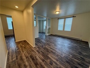 Building Photo - 571 Kendall Ave